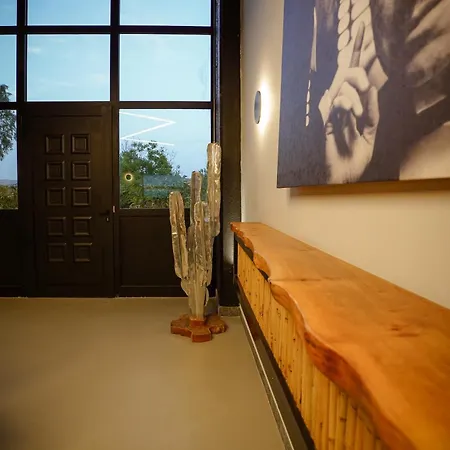 Industrial Loft Apartment *