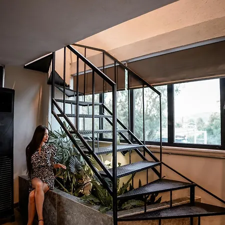 Industrial Loft Apartment *