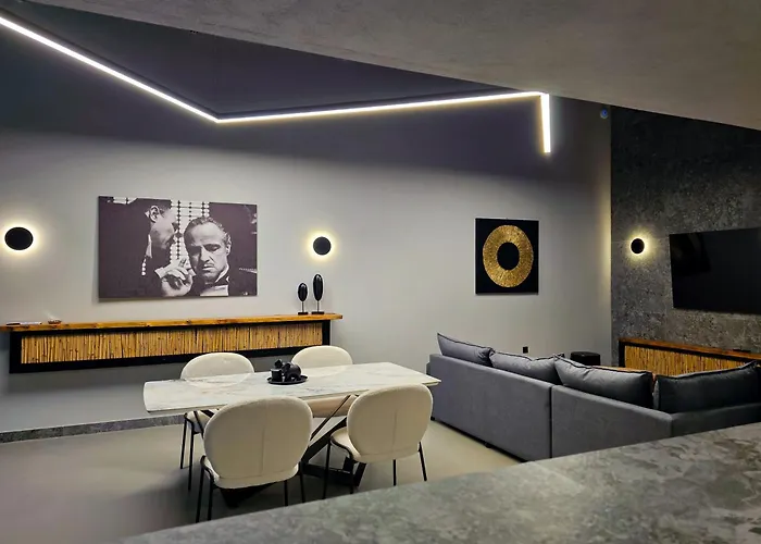 Industrial Loft Apartment *